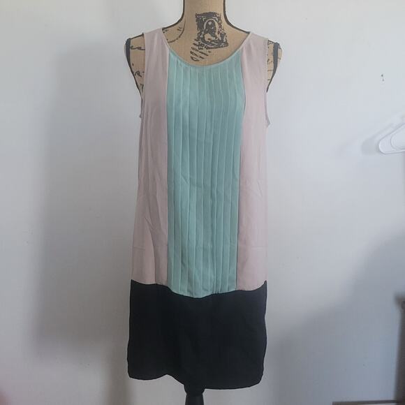 Size Large Lush tan mint & black color block sleeveless shift dress with pleats - Picture 2 of 4
